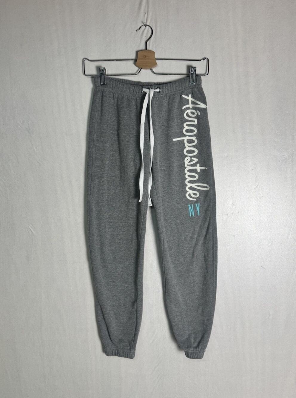 Aéropostale Womens Y2K Gray Jogger Sweatpants Logo NY Cozy Fleece Lounge Sz XS